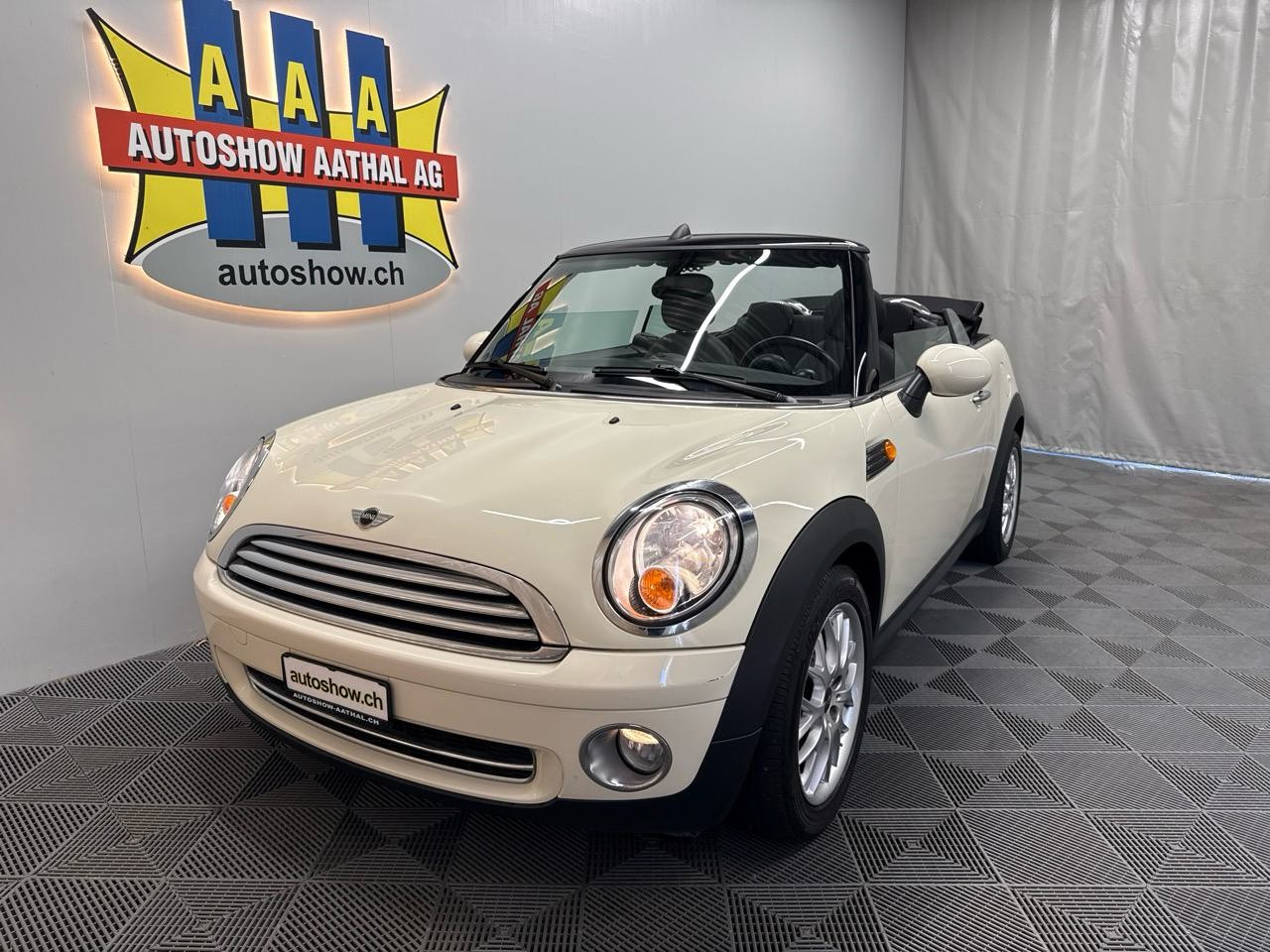 MINI Cooper Cabriolet-image-6