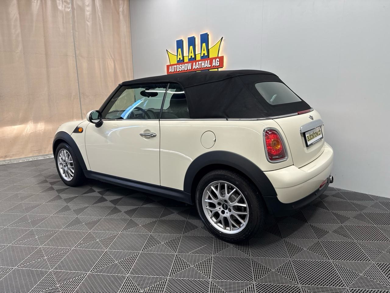 MINI Cooper Cabriolet-showroom-element-1
