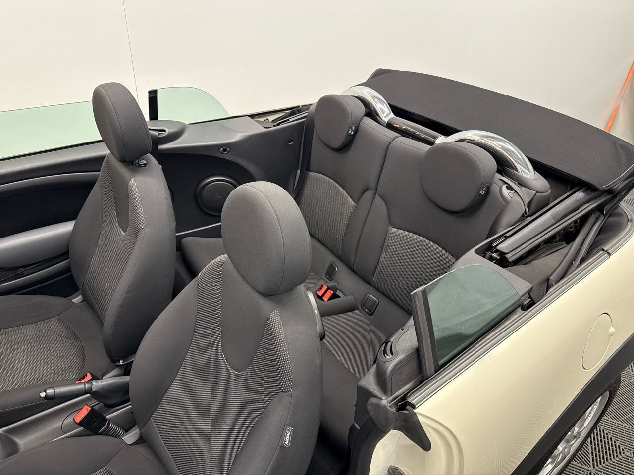 MINI Cooper Cabriolet-showroom-element-3