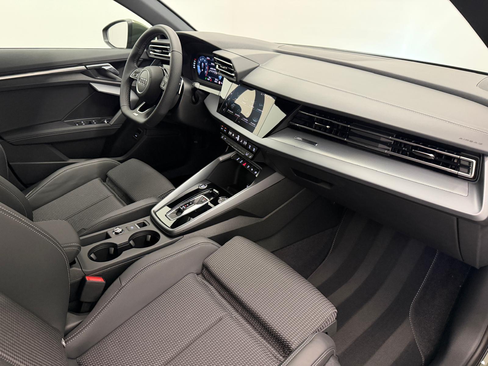 AUDI A3 Sportback 35 TFSI S Line S-Tronic-image-11