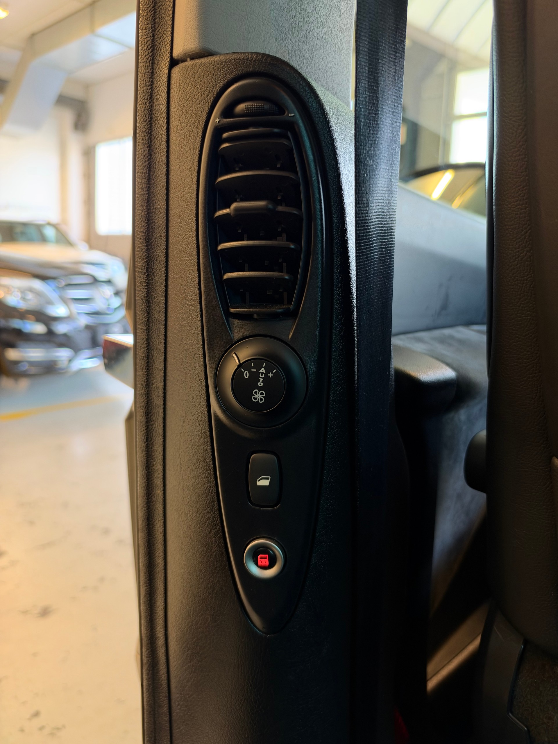 PEUGEOT 807 2.0 16V HDi Style - Behindertengerecht / Turny Evo-image-13