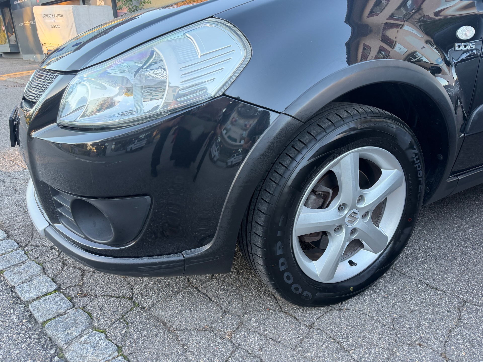 SUZUKI SX4 1.9 TD GL Top 4WD frisch MFK / Service-showroom-element-1