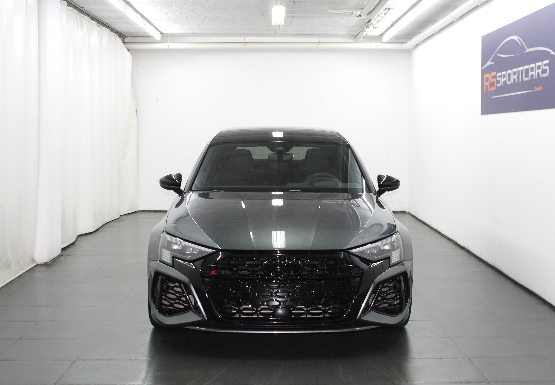 AUDI RS3 Sportback 2.5 TSI quattro S-tronic RS-Designpaket rot / Keramikbremsanlage / CH-Fahrzeug-showroom-element-2