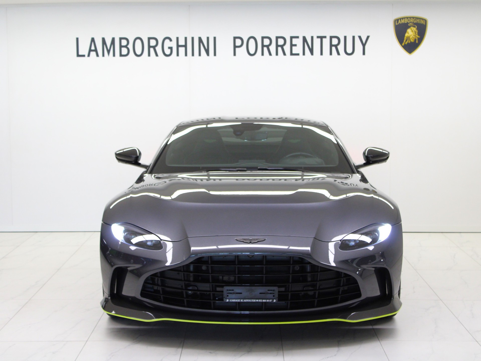 ASTON MARTIN V12 Vantage-image-4