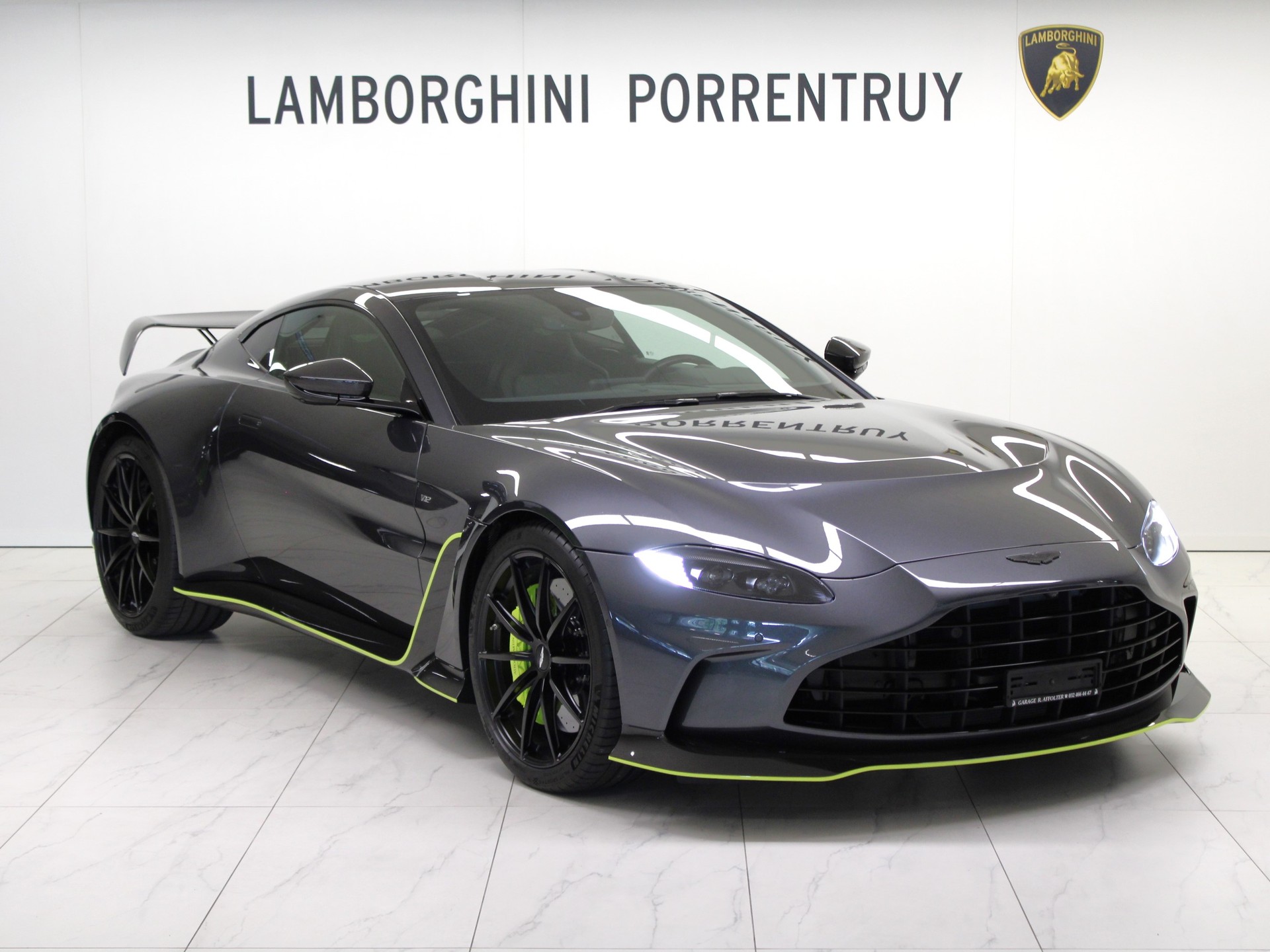 ASTON MARTIN V12 Vantage