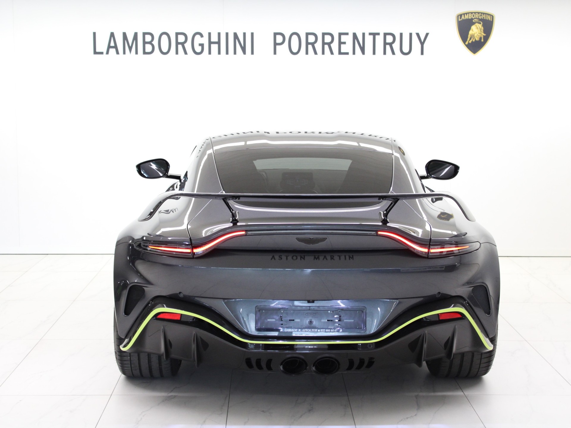 ASTON MARTIN V12 Vantage-image-3