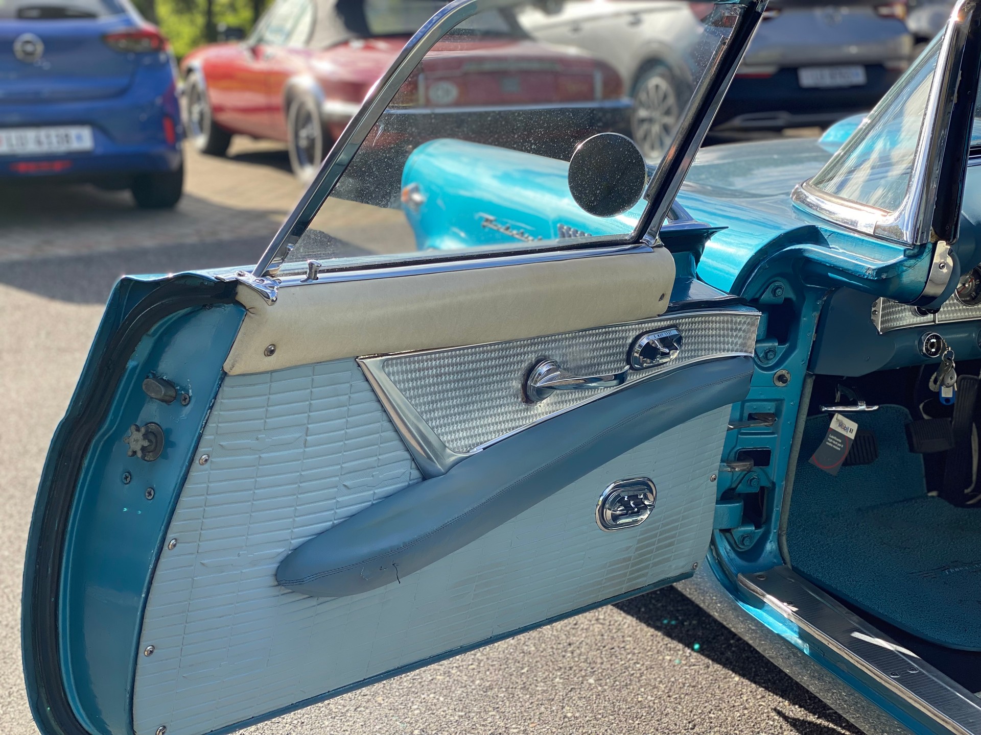 FORD Thunderbird-showroom-element-2