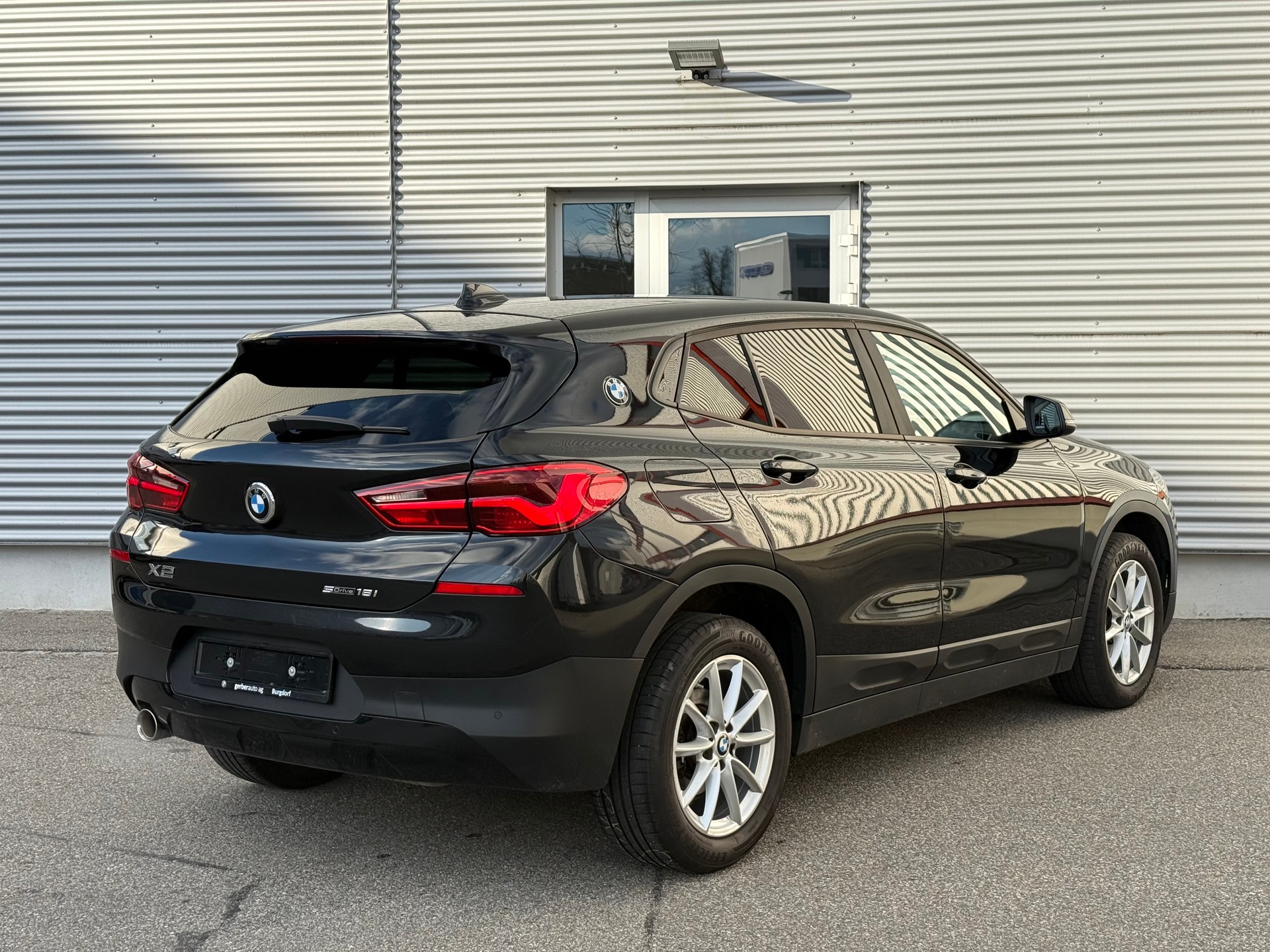 BMW X2 sDrive 18i-showroom-element-1