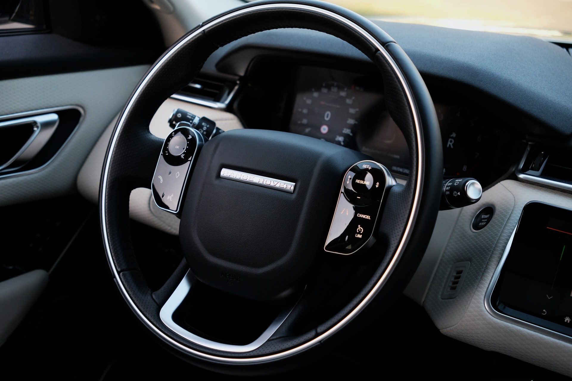 LAND ROVER Range Rover Velar R-Dynamic P 250 Automatic-image-17