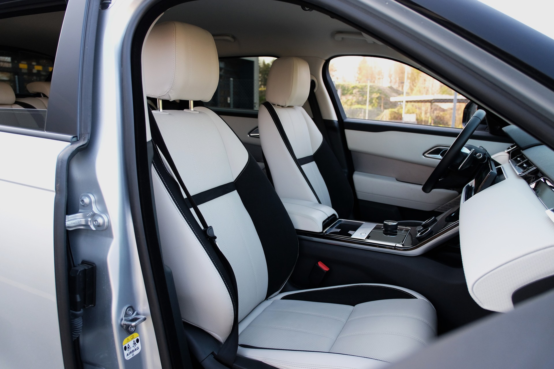LAND ROVER Range Rover Velar R-Dynamic P 250 Automatic-image-15