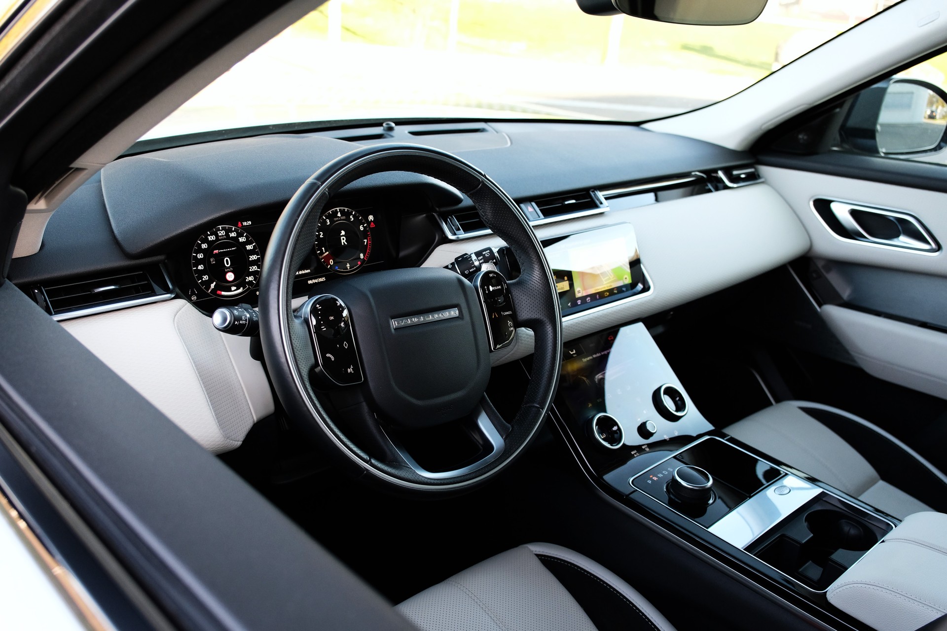 LAND ROVER Range Rover Velar R-Dynamic P 250 Automatic-image-10