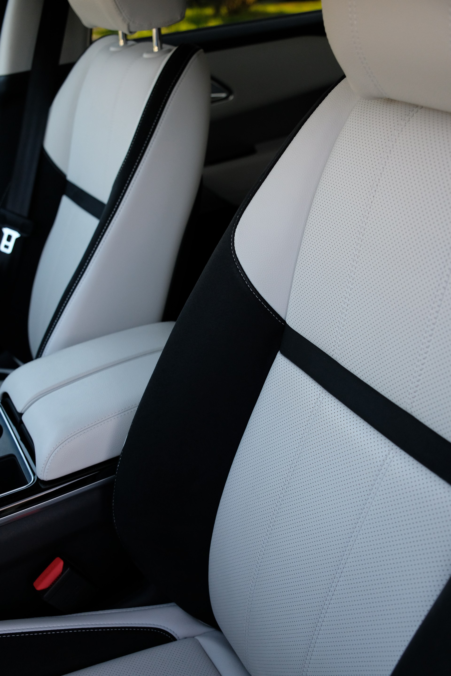 LAND ROVER Range Rover Velar R-Dynamic P 250 Automatic-image-12