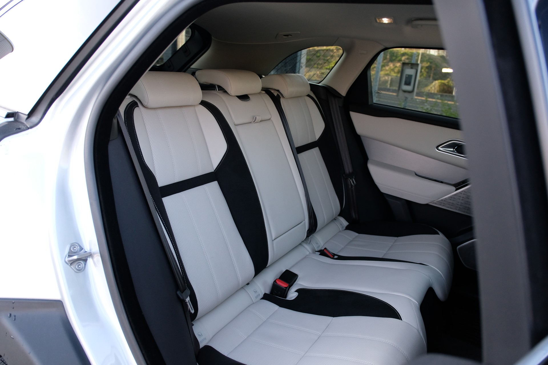 LAND ROVER Range Rover Velar R-Dynamic P 250 Automatic-image-23