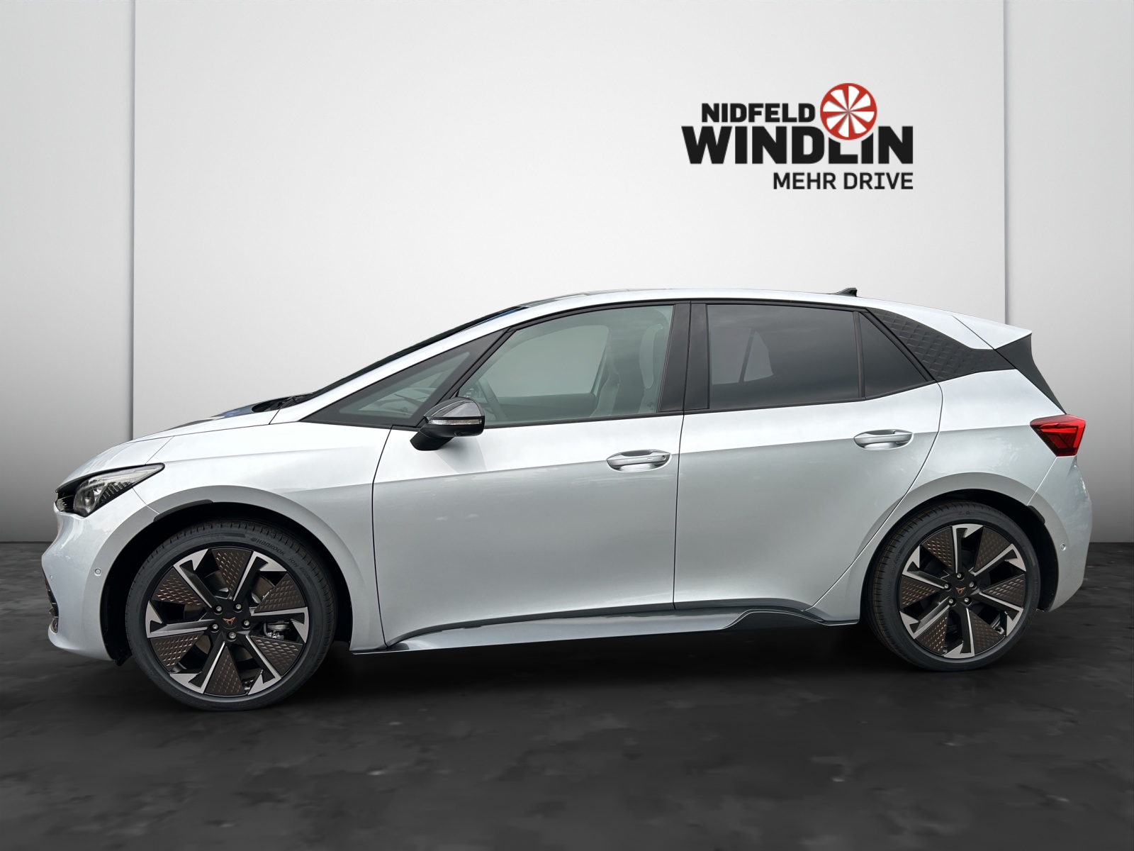 CUPRA Born 77 kWh e-Boost-showroom-element-2