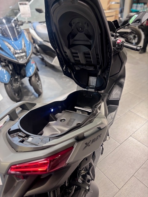 YAMAHA X-MAX 125-image-2