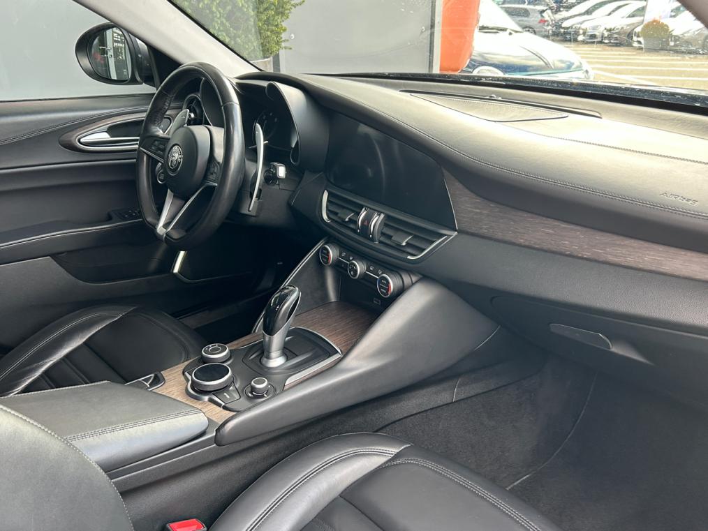 ALFA ROMEO Giulia 2.2 JTDM Super Automatic-image-9