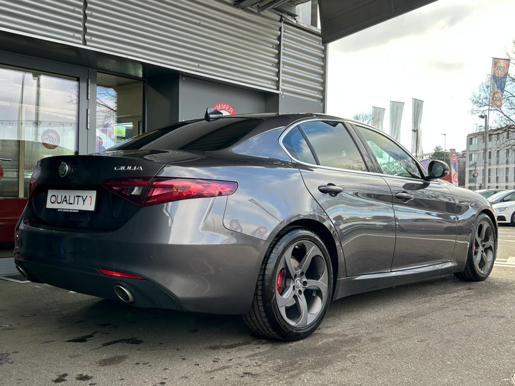 ALFA ROMEO Giulia 2.2 JTDM Super Automatic-showroom-element-2