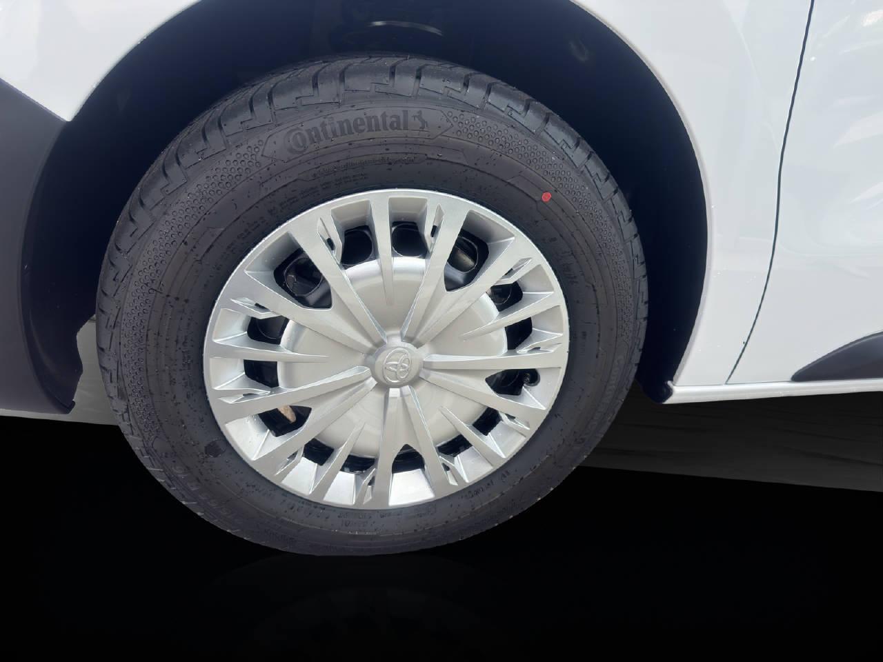 TOYOTA PROACE Van L1 2.0 D Advanced-image-8