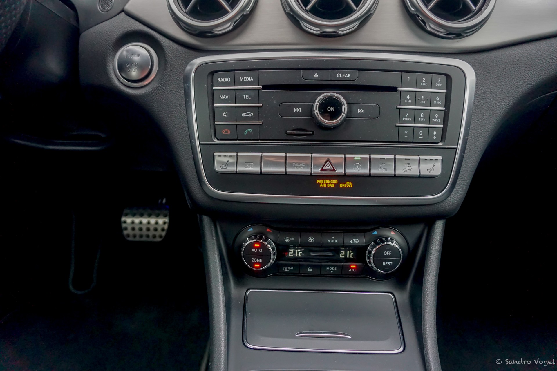 MERCEDES-BENZ GLA 200 d Swiss Star Edition AMG 4Matic 7G-DCT-image-12
