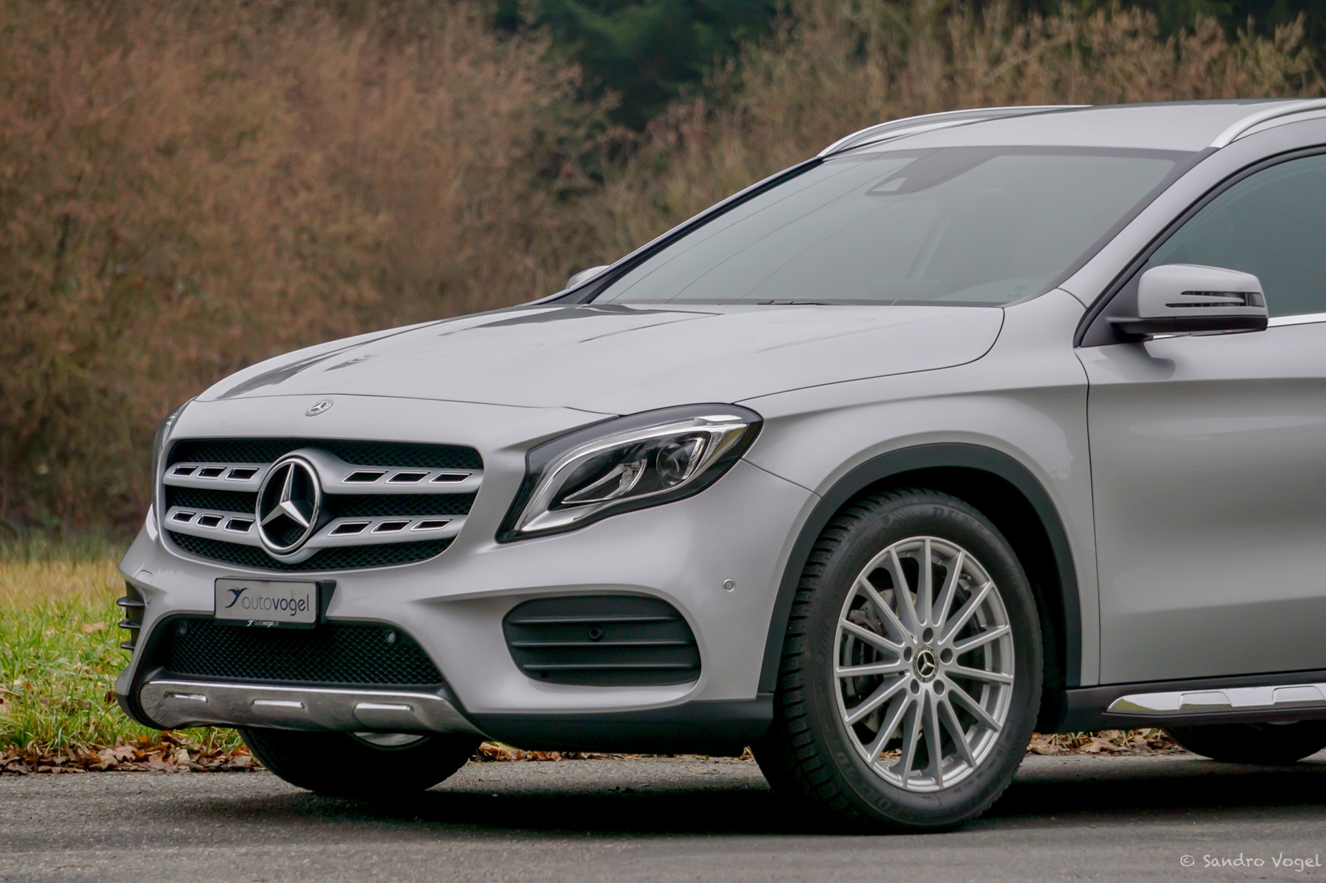 MERCEDES-BENZ GLA 200 d Swiss Star Edition AMG 4Matic 7G-DCT-image-2