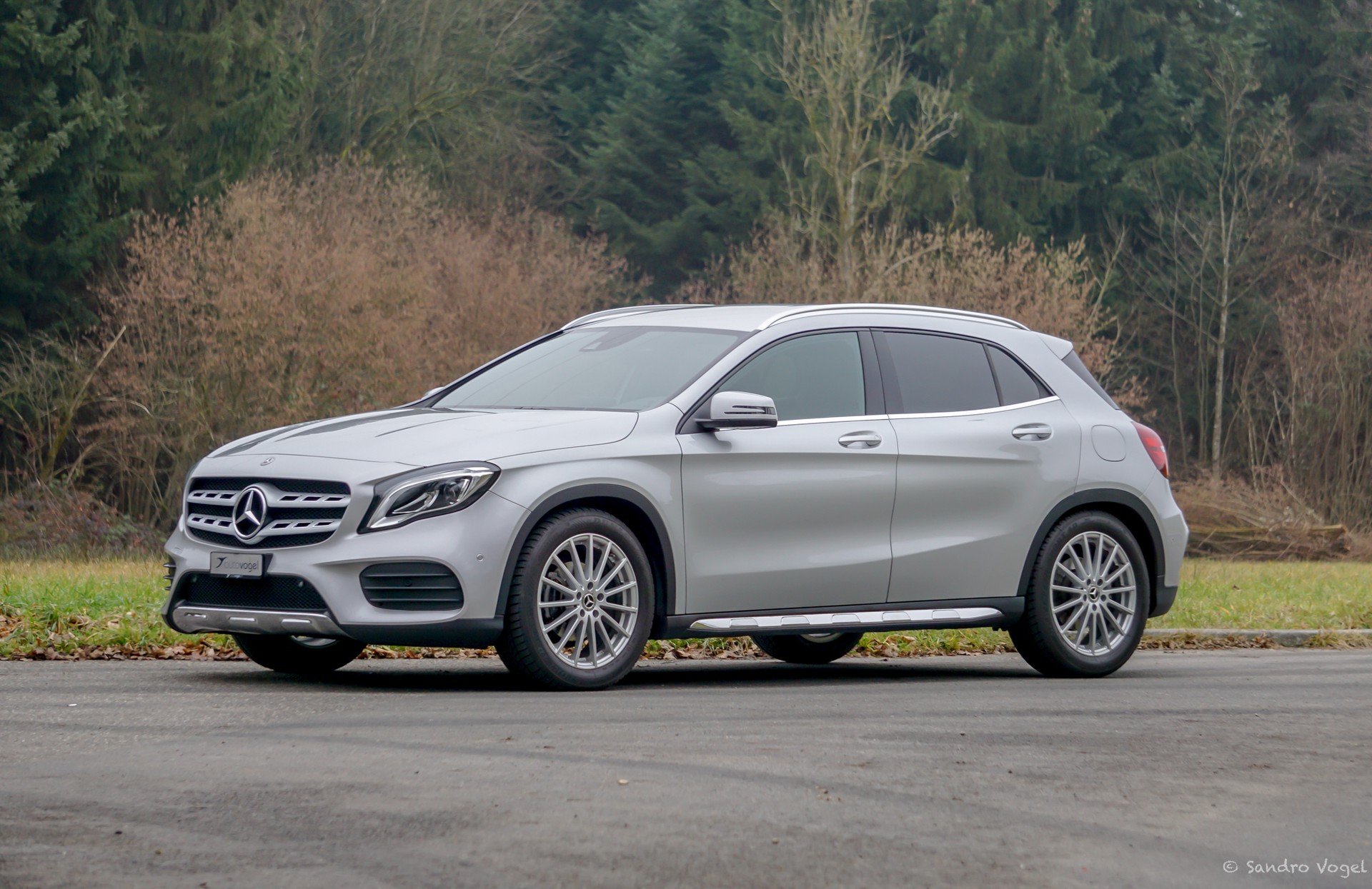MERCEDES-BENZ GLA 200 d Swiss Star Edition AMG 4Matic 7G-DCT