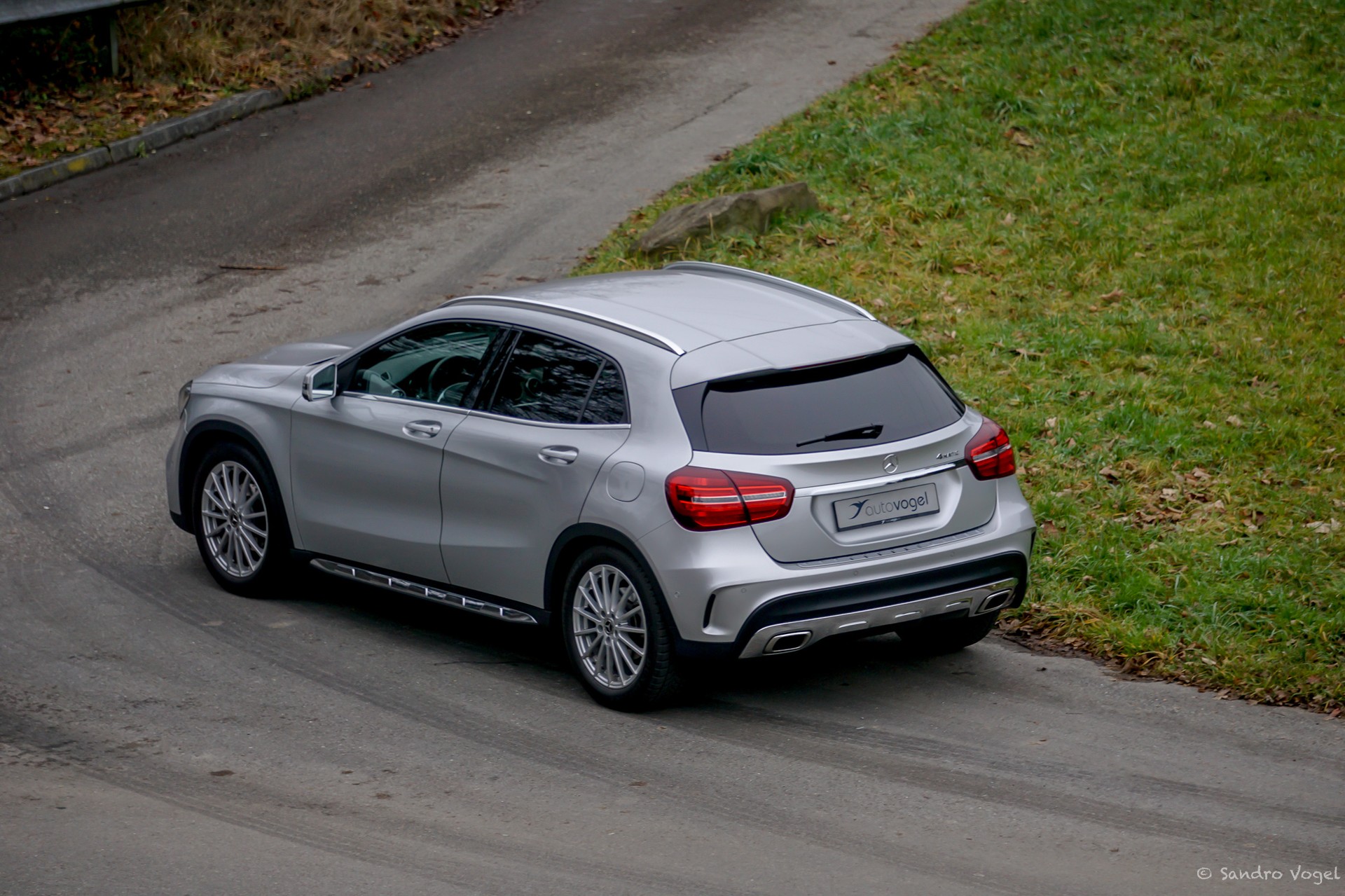 MERCEDES-BENZ GLA 200 d Swiss Star Edition AMG 4Matic 7G-DCT-image-7