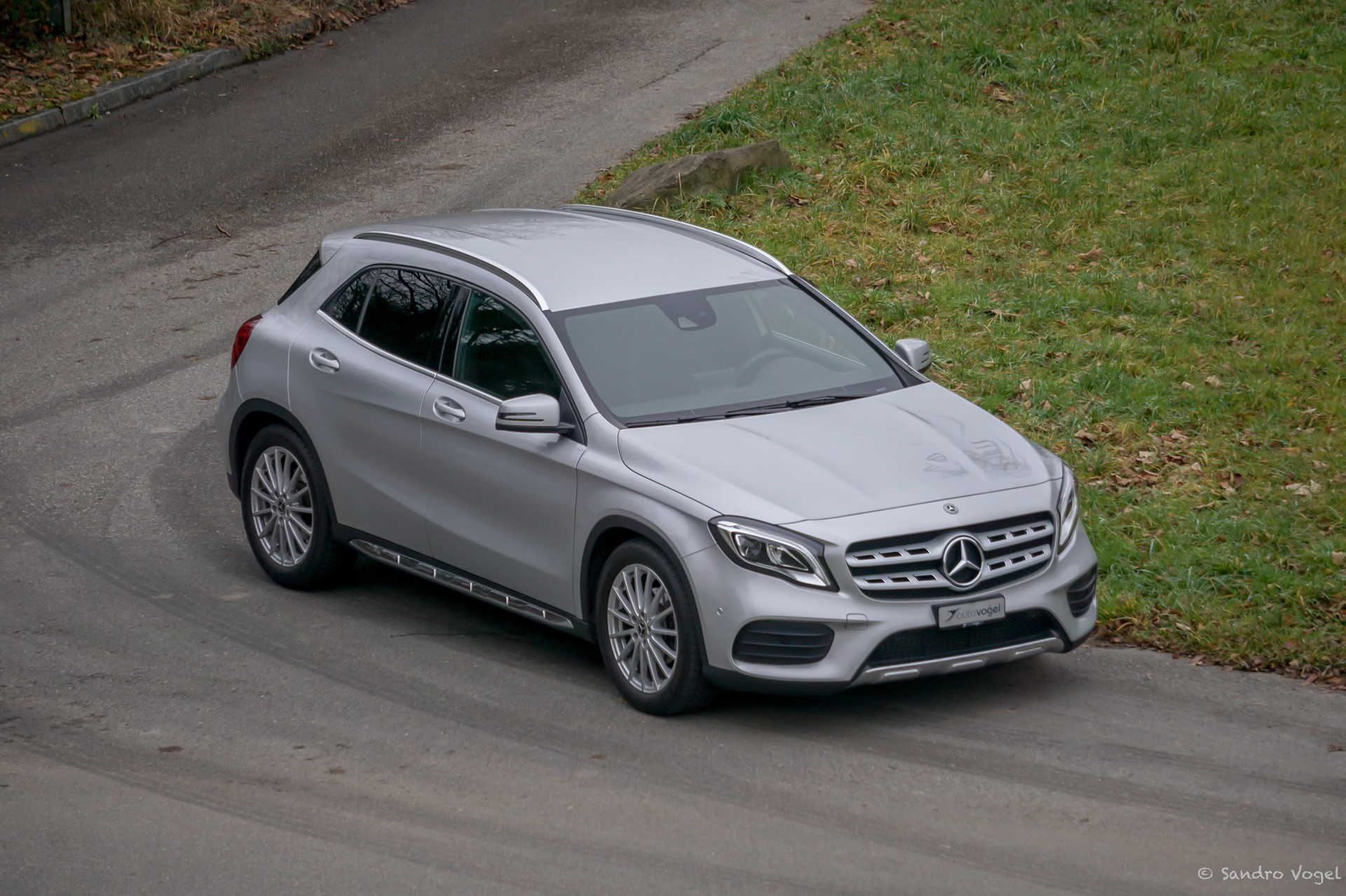 MERCEDES-BENZ GLA 200 d Swiss Star Edition AMG 4Matic 7G-DCT-image-6
