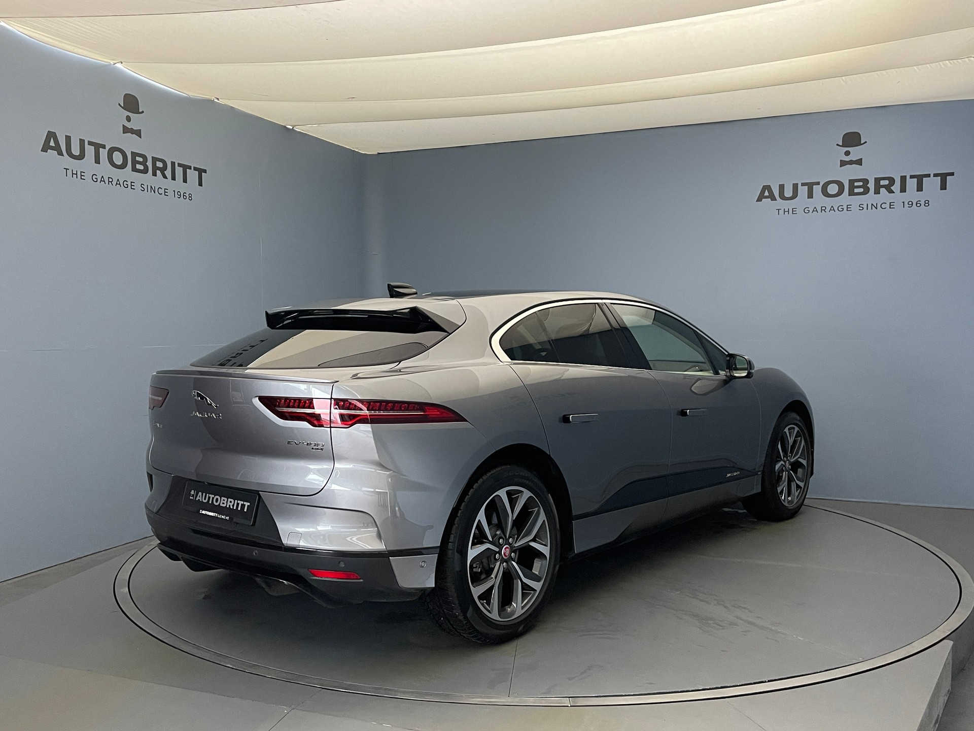 JAGUAR I-Pace EV400 SE AWD-showroom-element-3