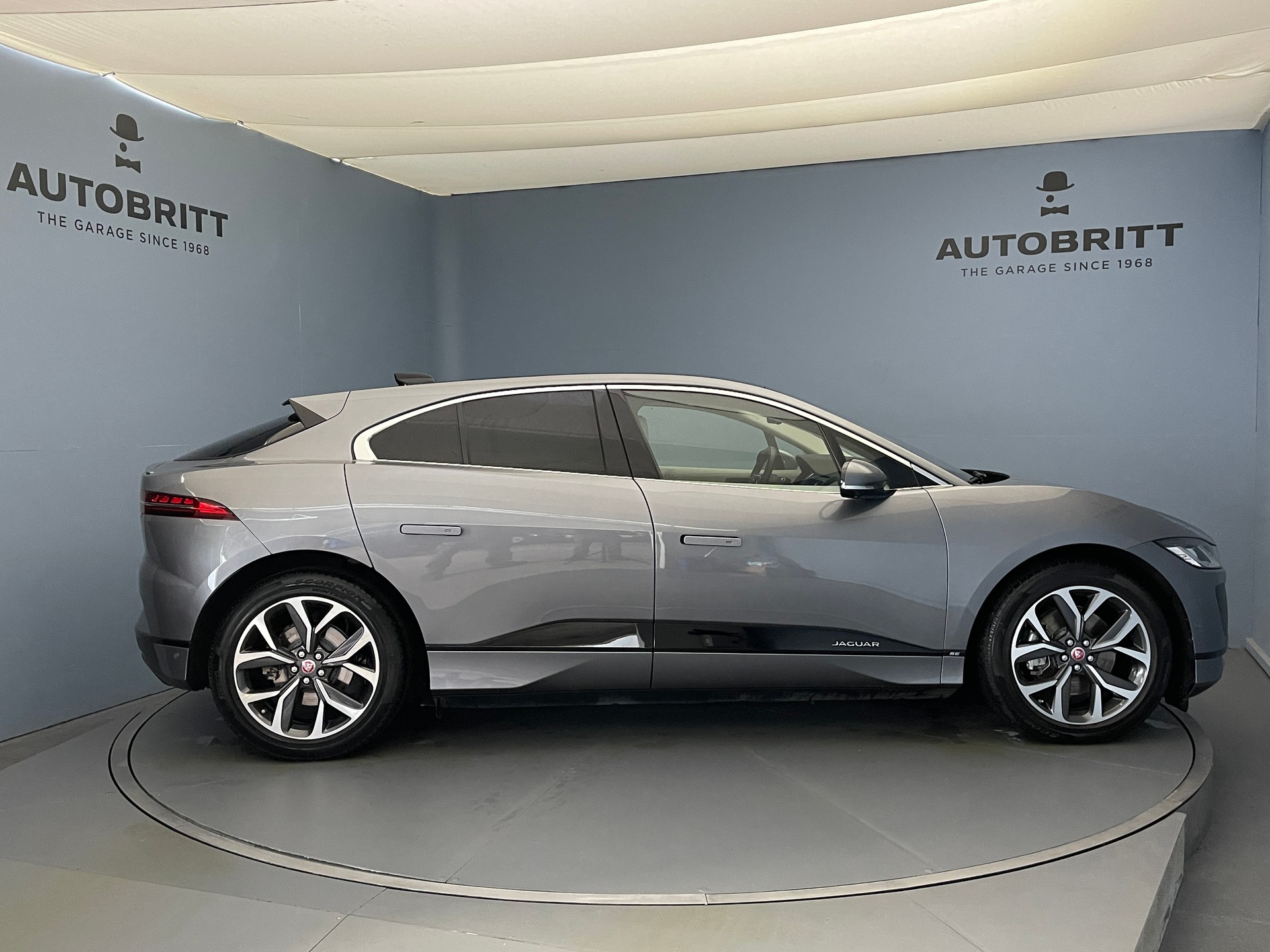 JAGUAR I-Pace EV400 SE AWD-showroom-element-2