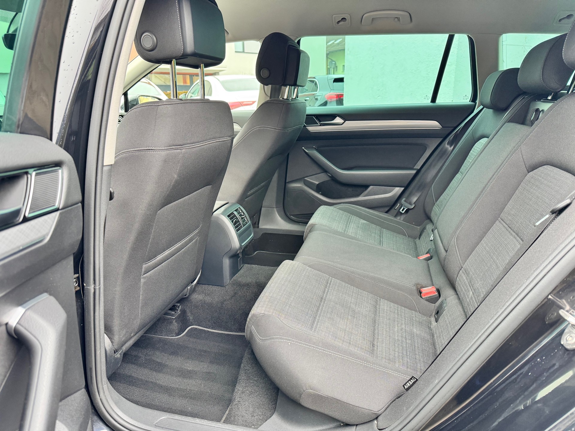 VW Passat 2.0 TDI BMT Business 4Motion DSG-image-14