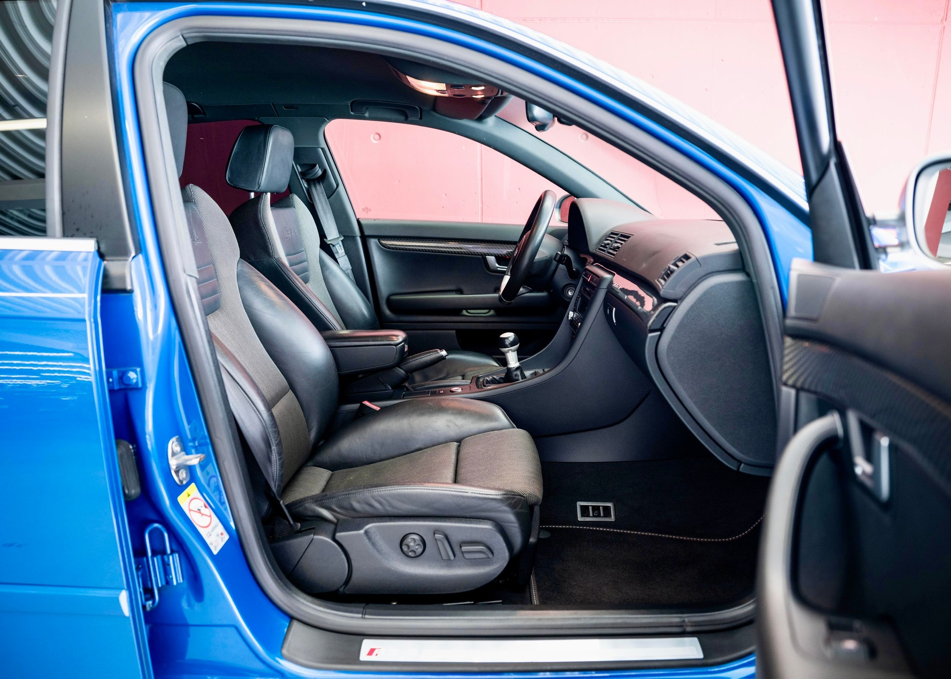 AUDI RS4 Limousine 4.2 V8 quattro Limousine Sprint Blue (Leasing 0.80%, Perfect condition, 100% original)-image-24