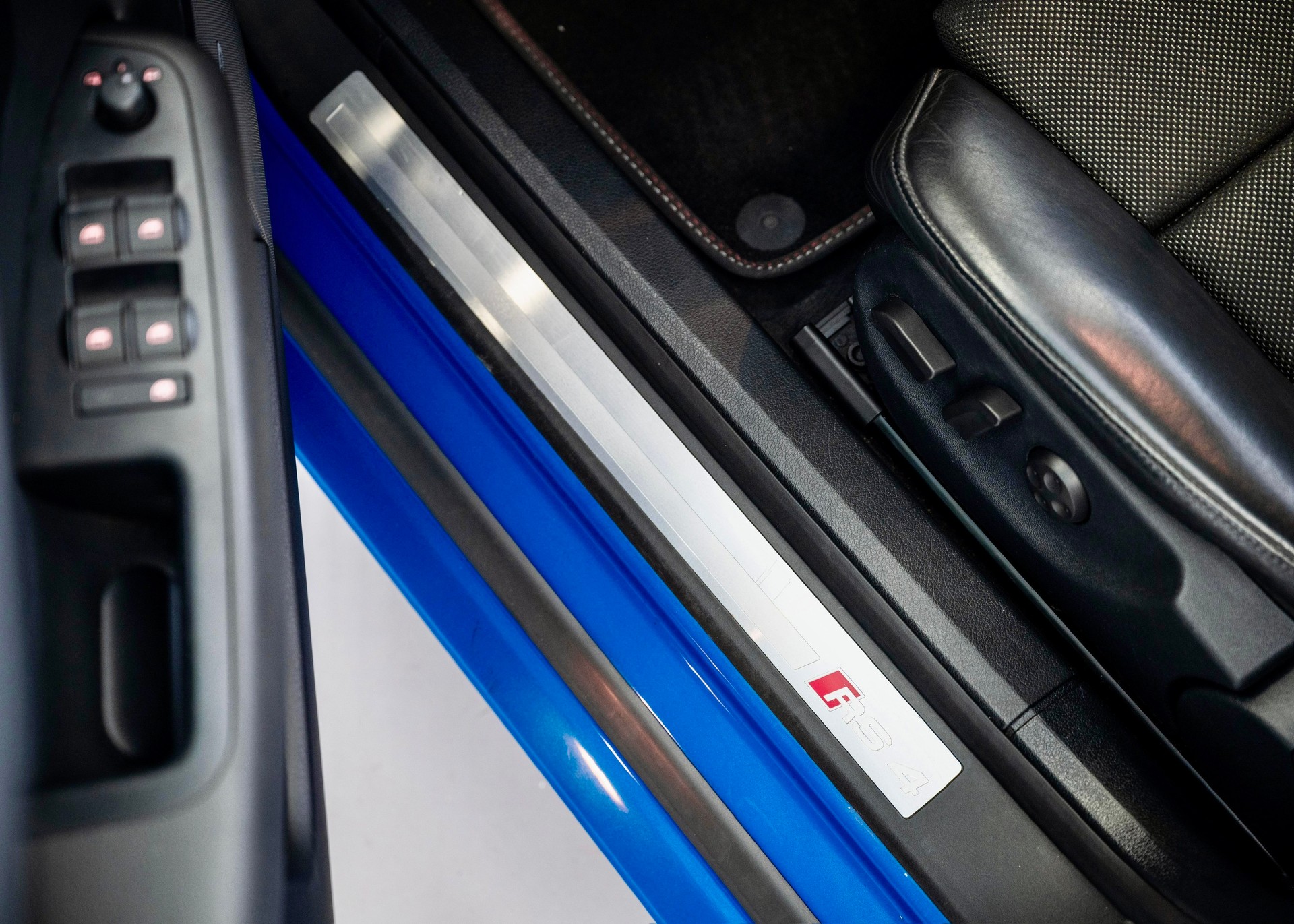 AUDI RS4 Limousine 4.2 V8 quattro Limousine Sprint Blue (Leasing 0.80%, Perfect condition, 100% original)-image-29