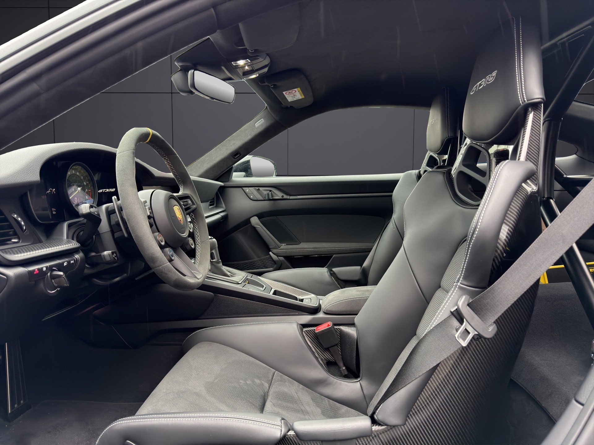 PORSCHE 911 GT3 RS-image-8