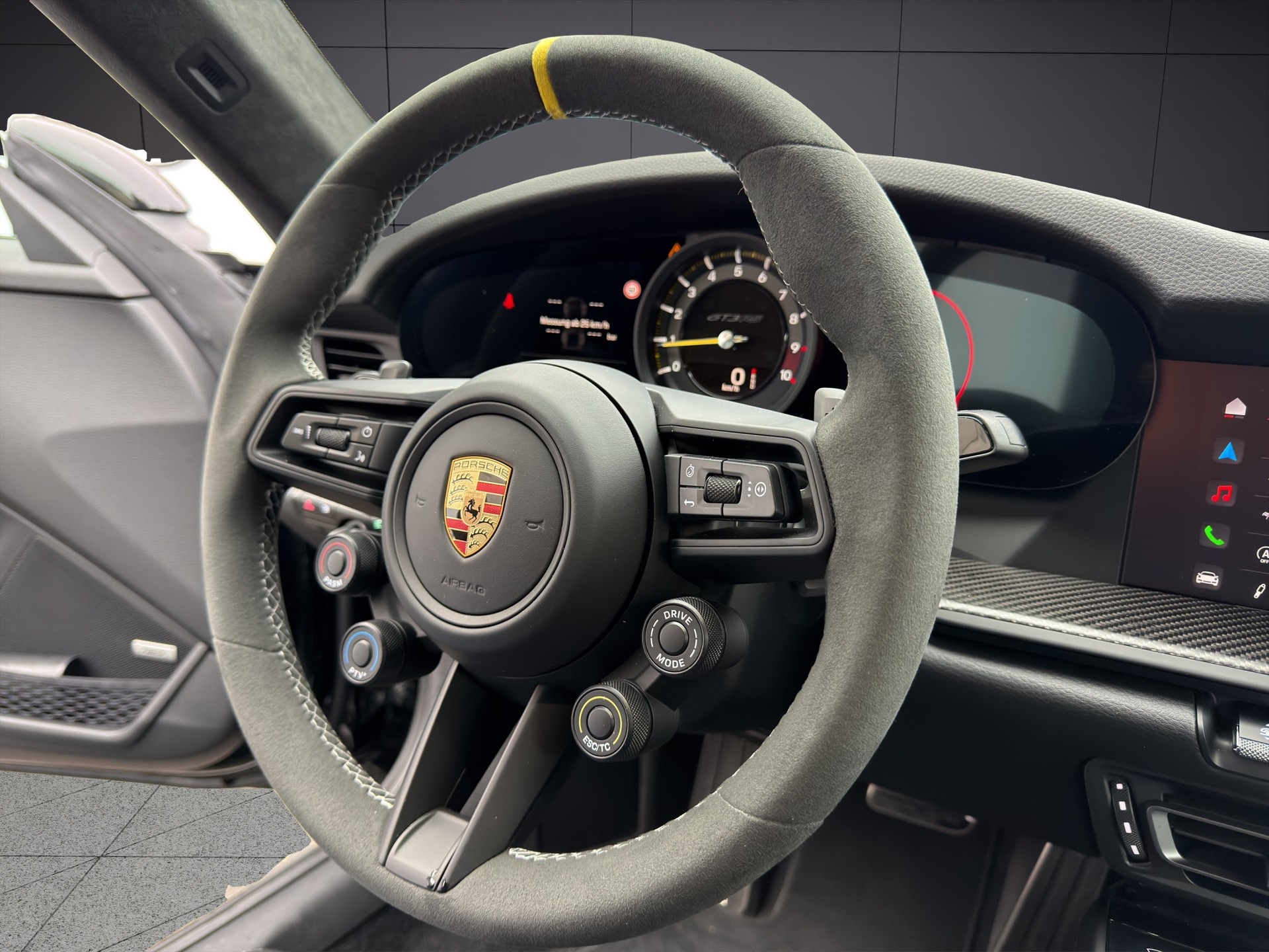 PORSCHE 911 GT3 RS-image-11