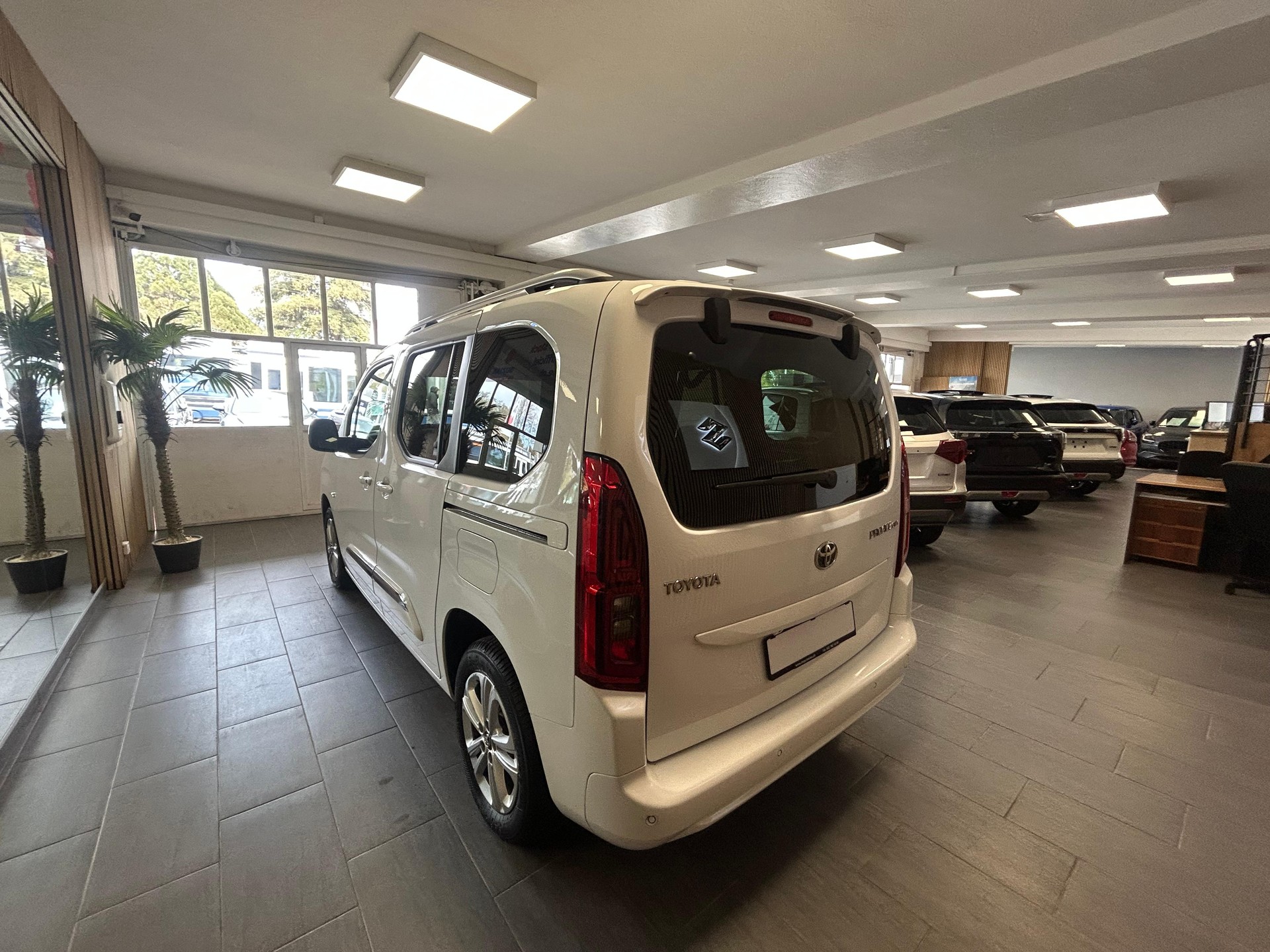 TOYOTA Proace City Verso L1 1.2 130 Trend-image-4