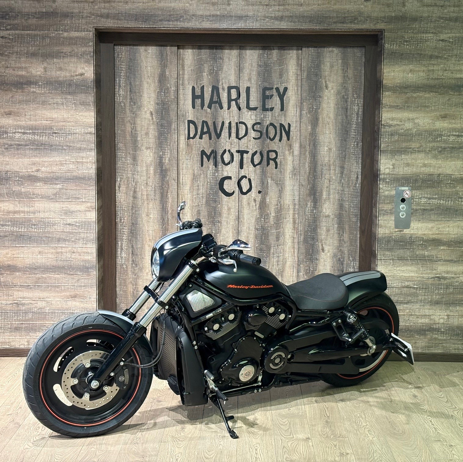 HARLEY-DAVIDSON VRSCDX-image-2