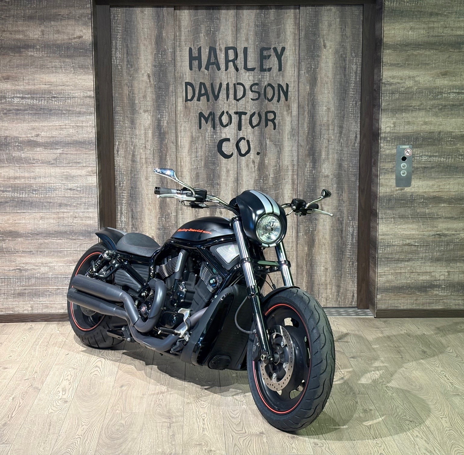 HARLEY-DAVIDSON VRSCDX-image-1