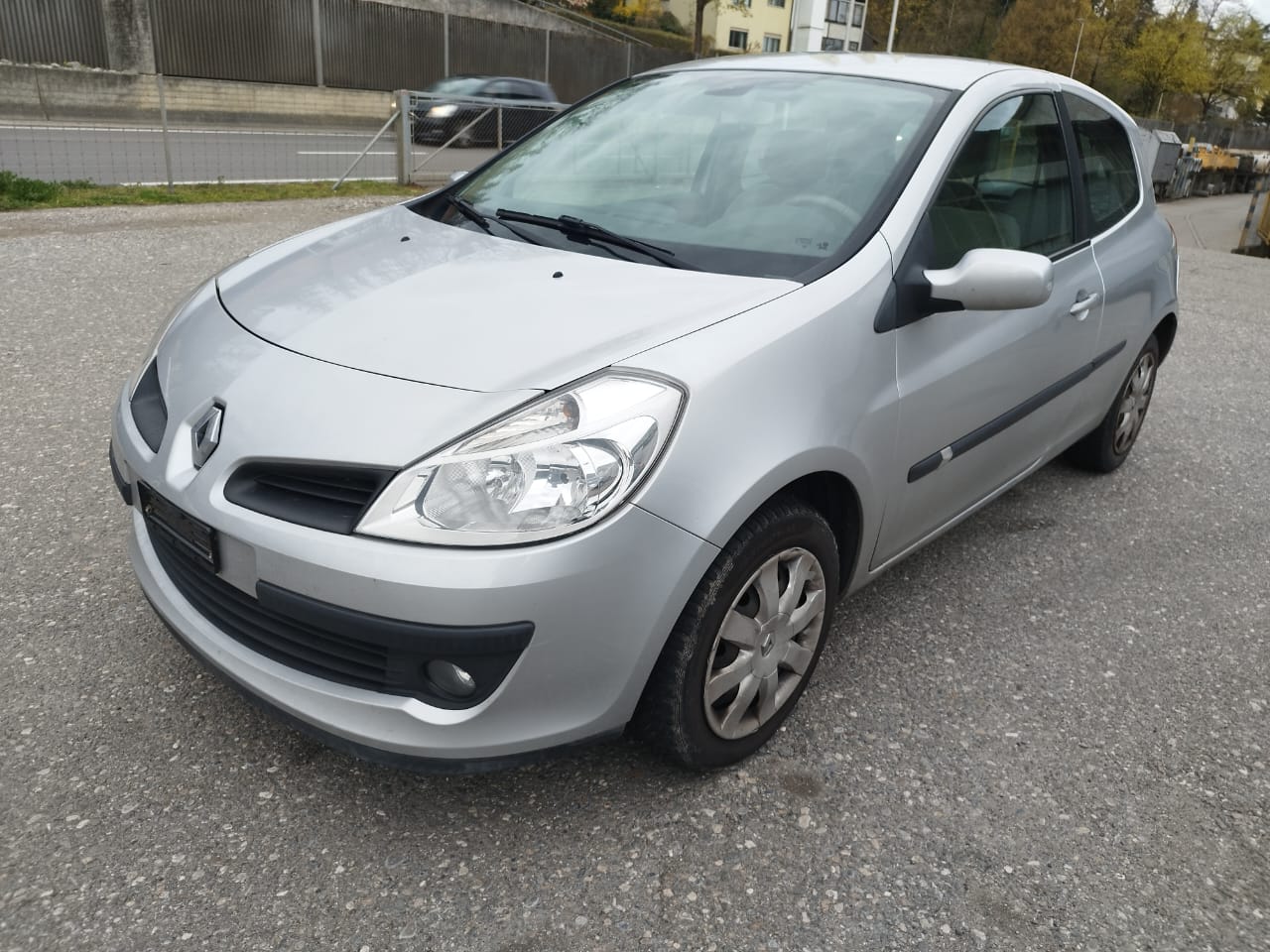 RENAULT Clio 1.6 16V Privilège-image-2