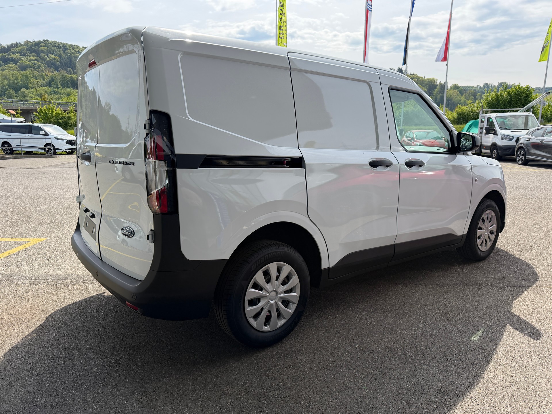 FORD Transit Courier Van 1.0 EcoBoost Trend Automat-image-6