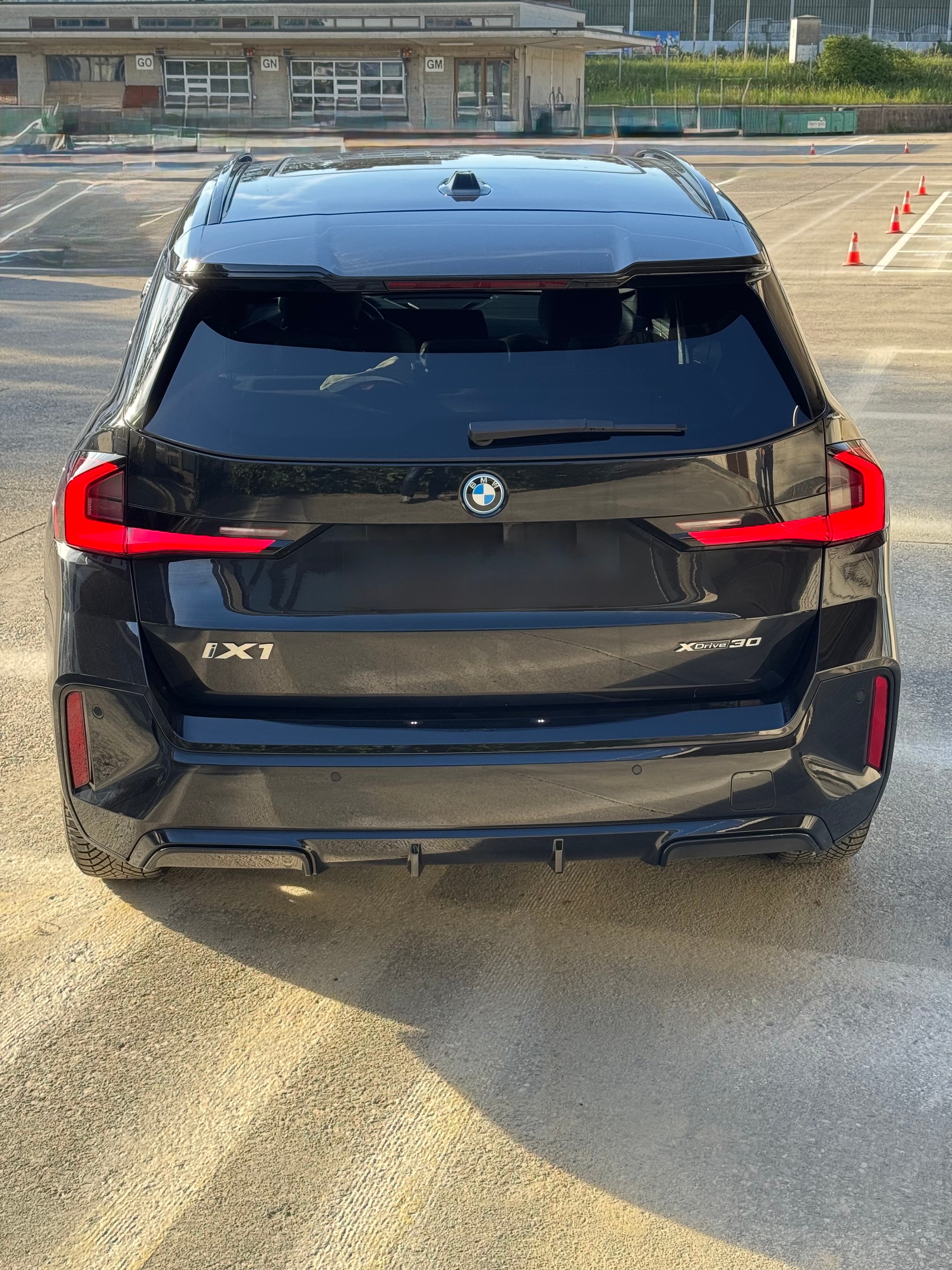 BMW iX1 xDrive 30 M Sport-image-3