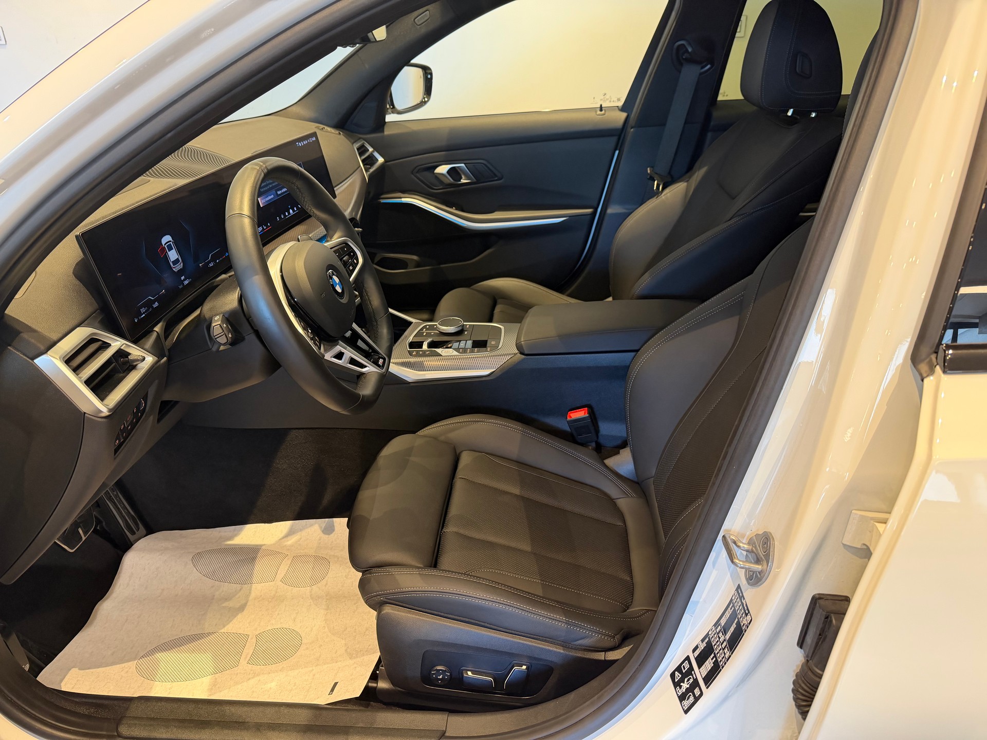 BMW 330d xDrive SAG MSport-image-16