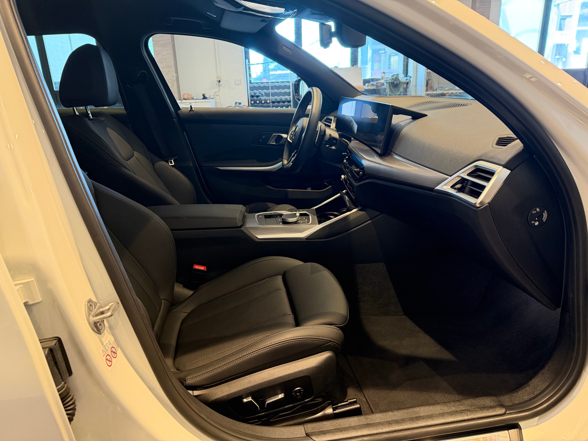 BMW 330d xDrive SAG MSport-image-11