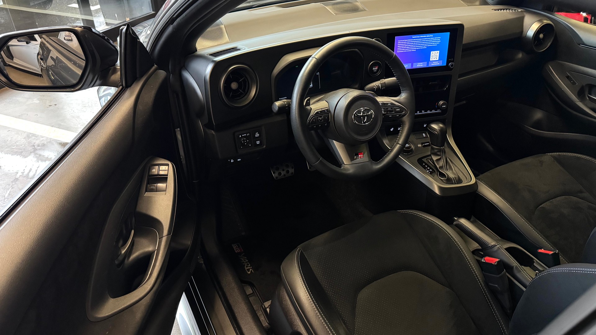 TOYOTA Yaris 1.6 GR Sport A-image-6
