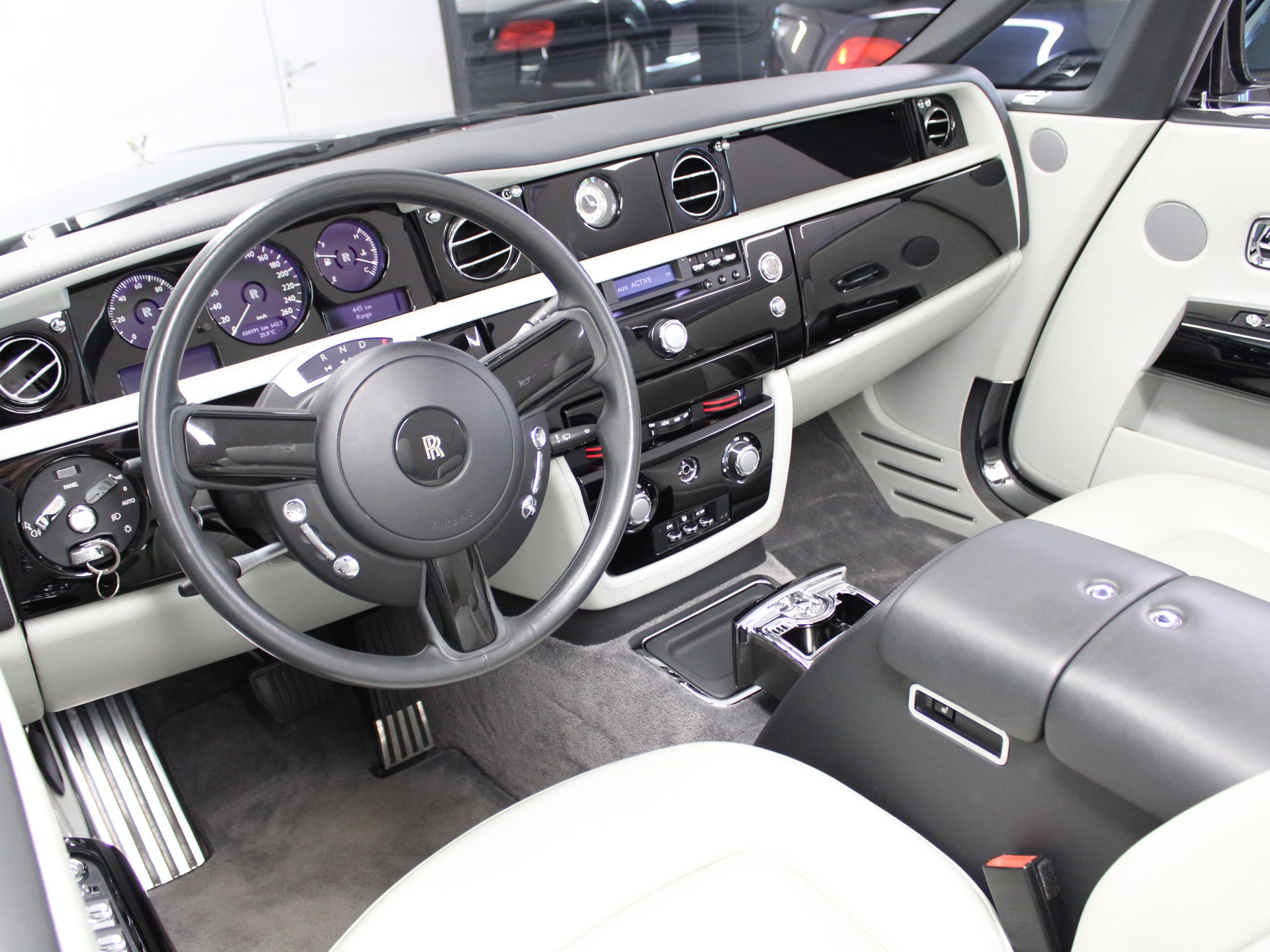 ROLLS-ROYCE Phantom 6.7 V12 Drophead-image-7