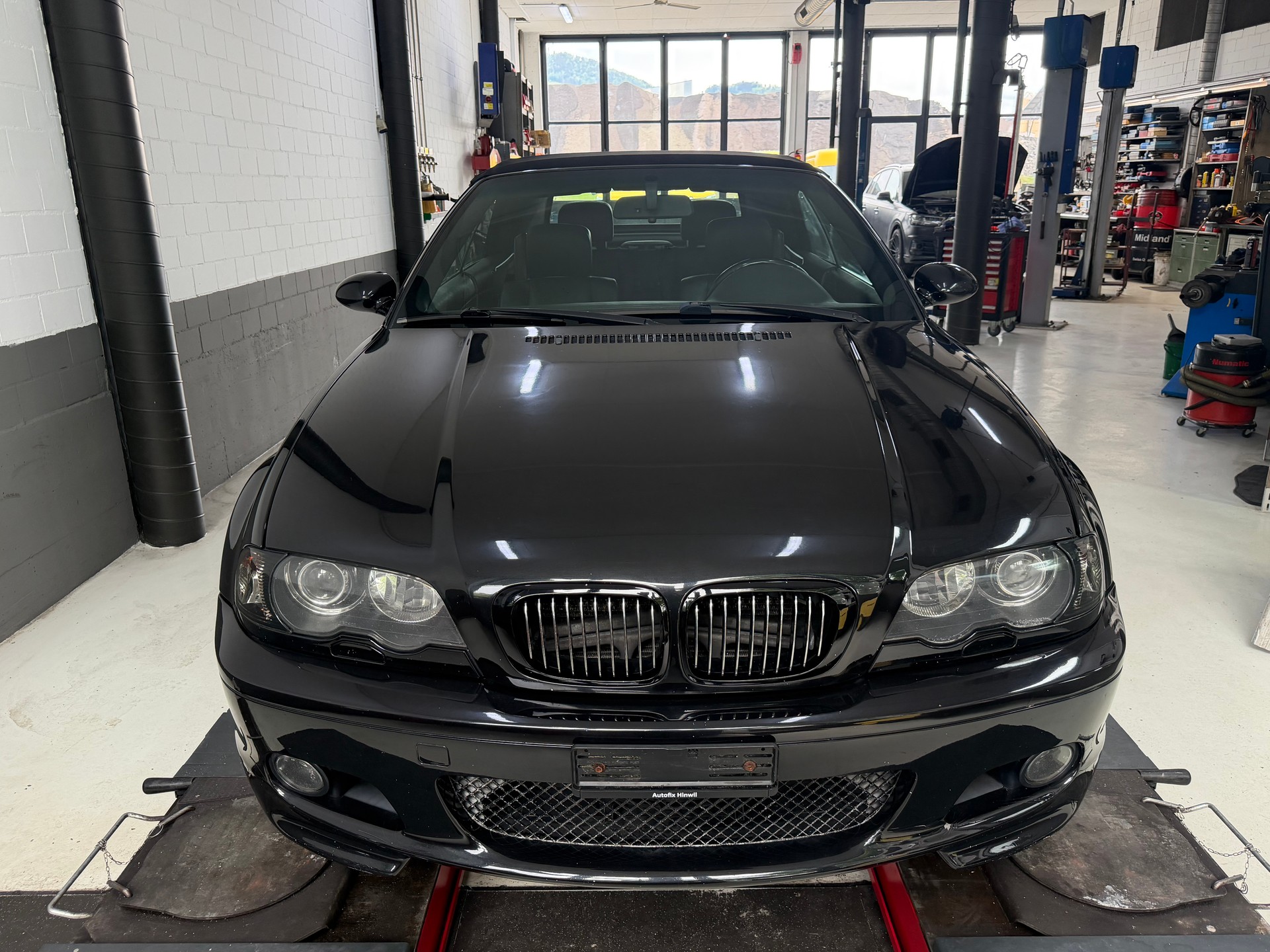 BMW 330Ci Cabriolet-image-1
