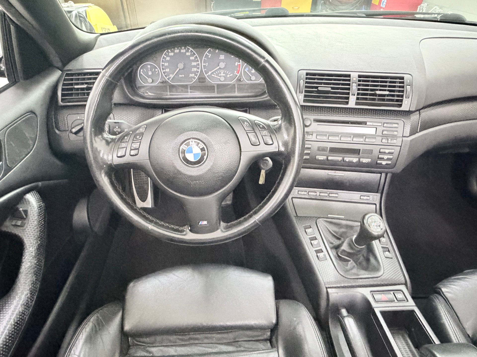 BMW 330Ci Cabriolet-image-11