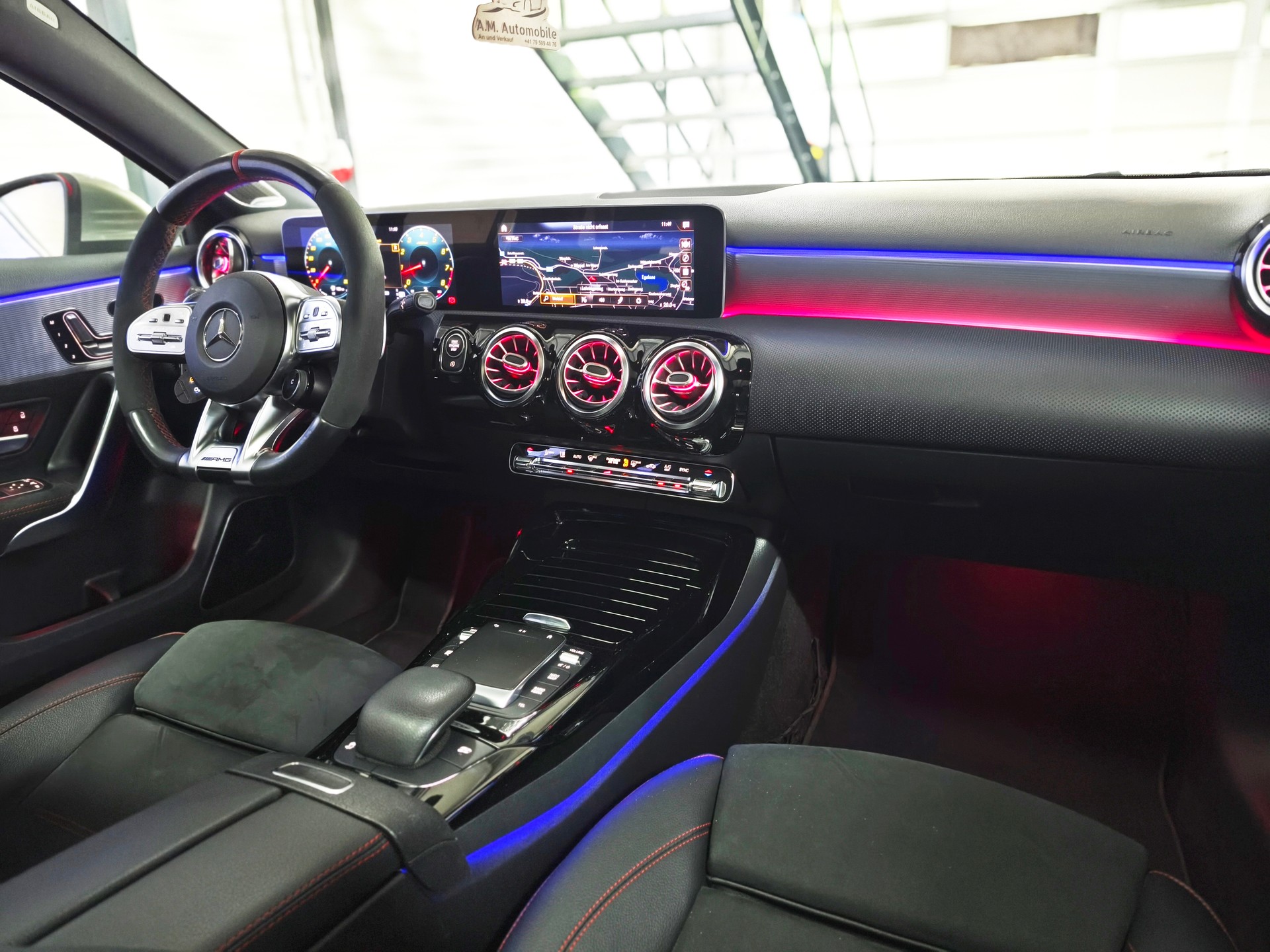 MERCEDES-BENZ A 45 S AMG 4Matic+ Speedshift-image-15