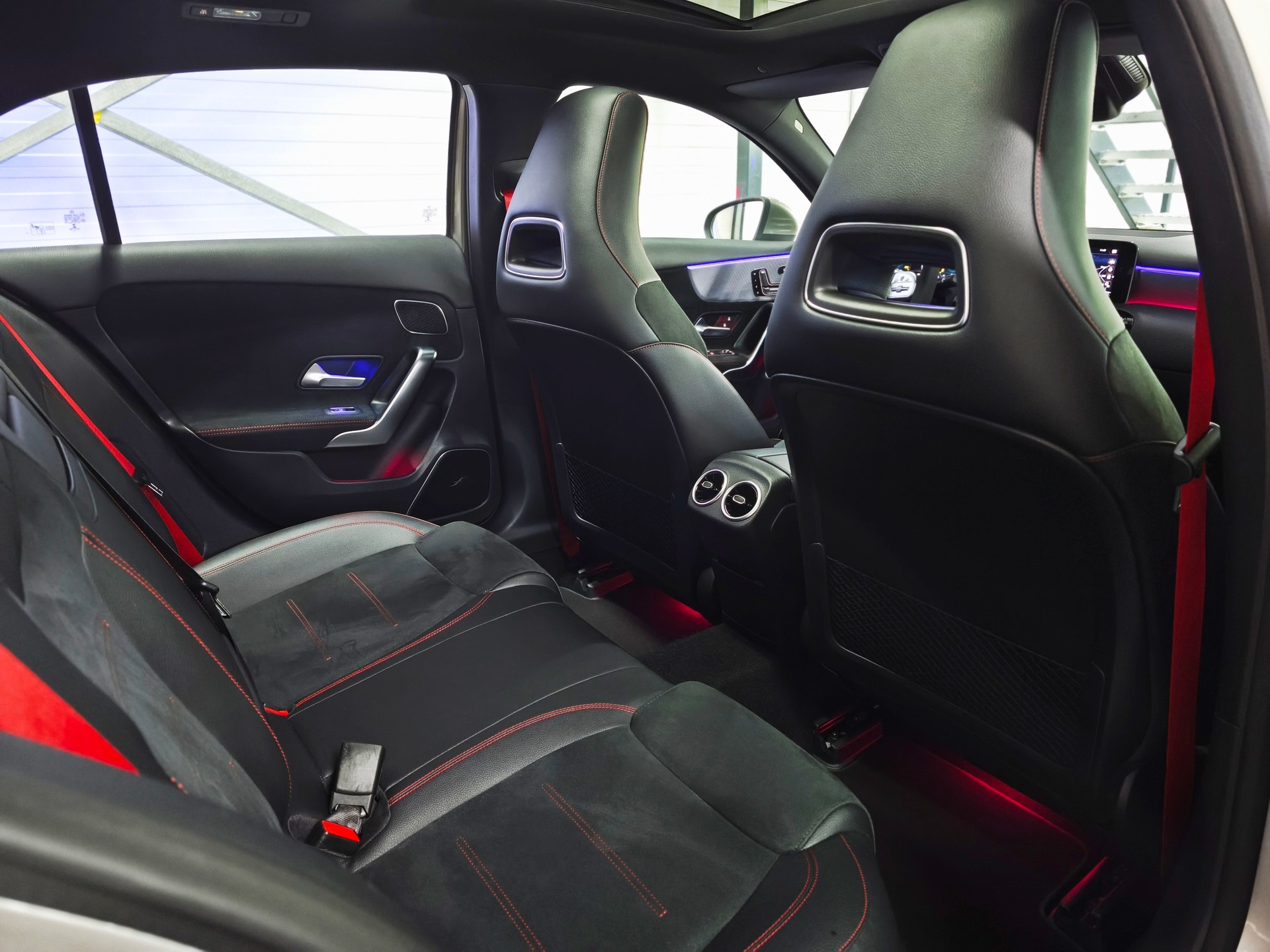 MERCEDES-BENZ A 45 S AMG 4Matic+ Speedshift-image-14