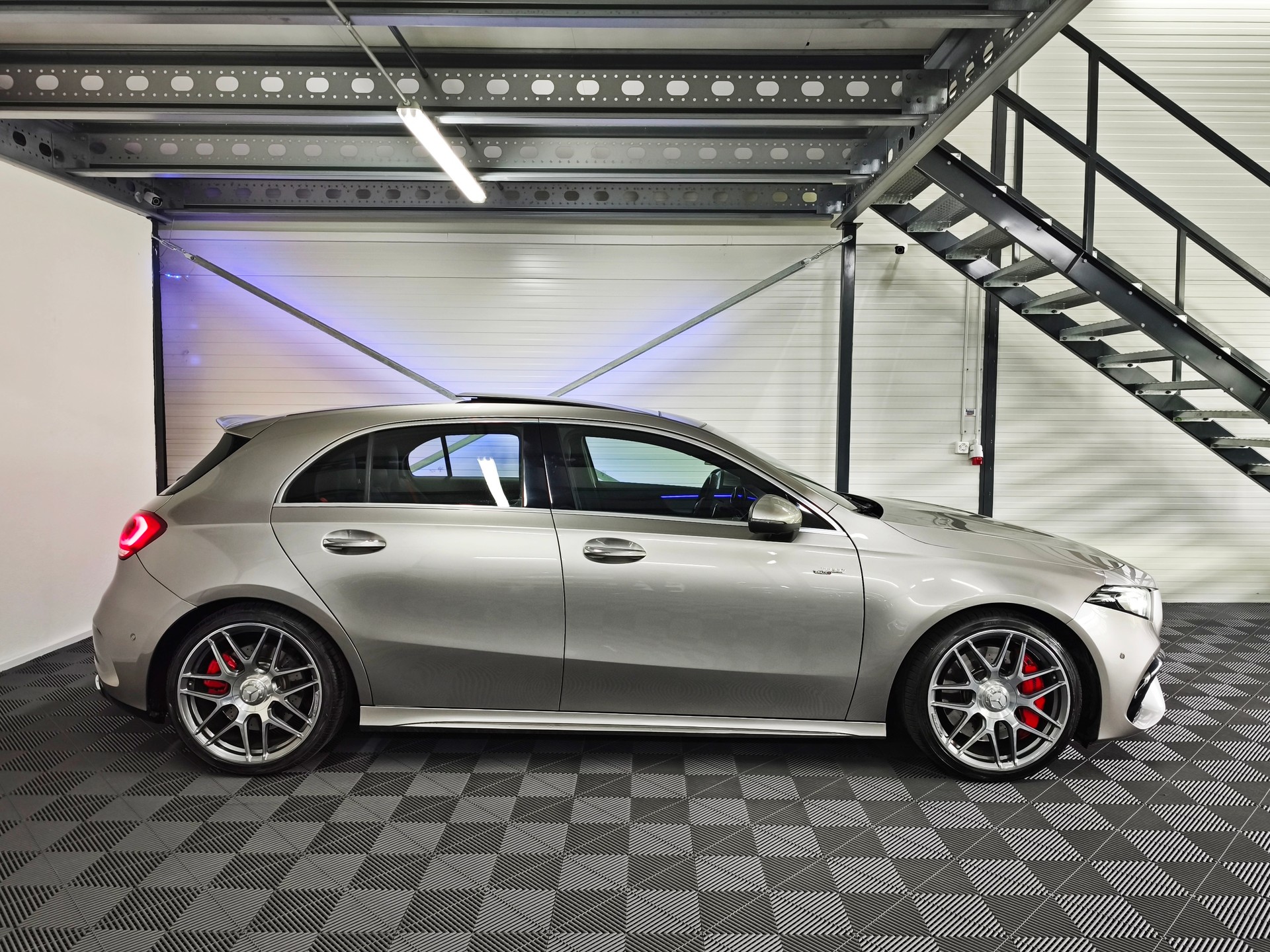 MERCEDES-BENZ A 45 S AMG 4Matic+ Speedshift-showroom-element-3