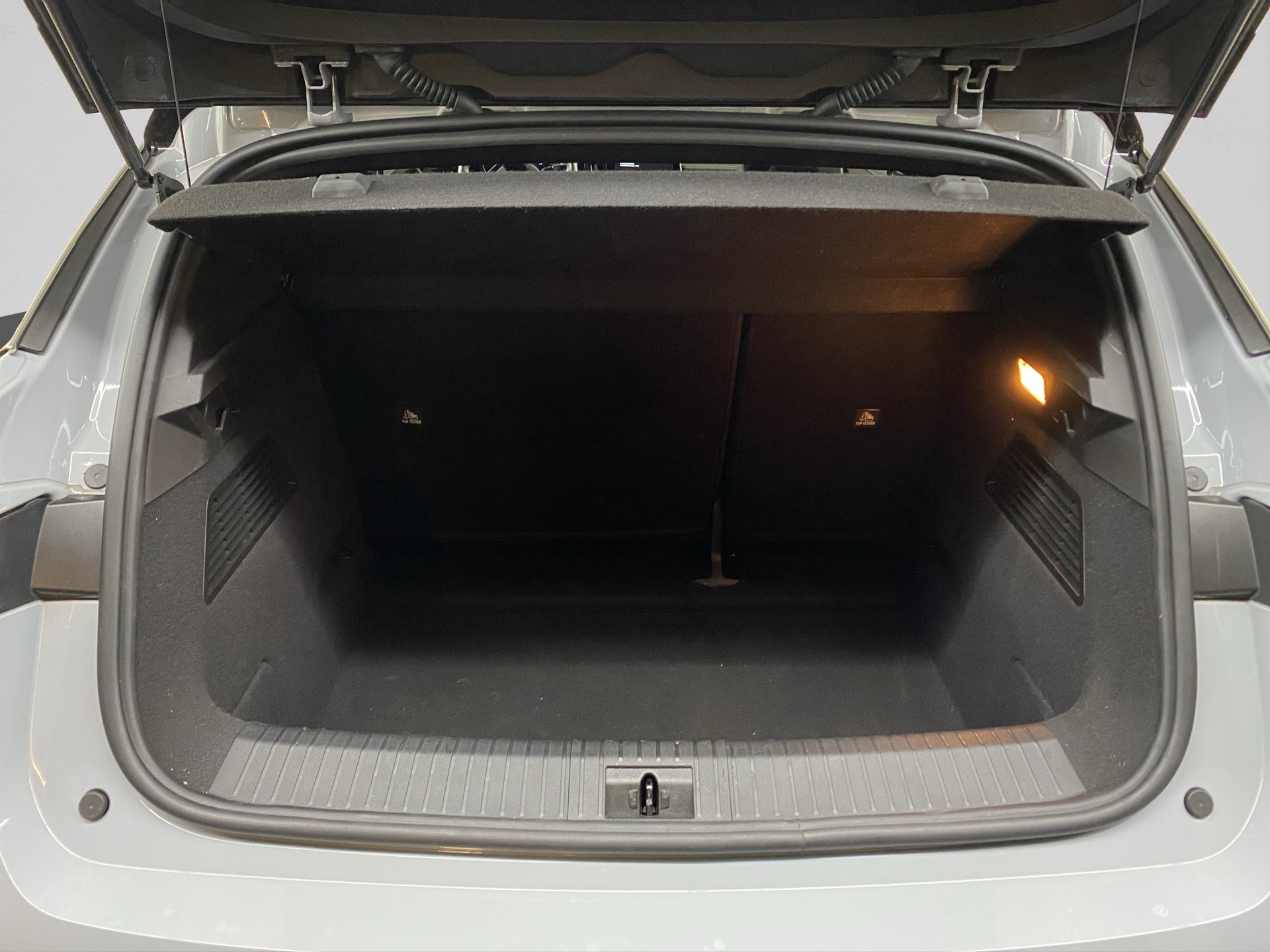 RENAULT Mégane E-TECH EV60 Iconic-image-13